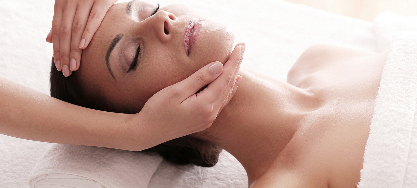 Что значит лечебный массаж?