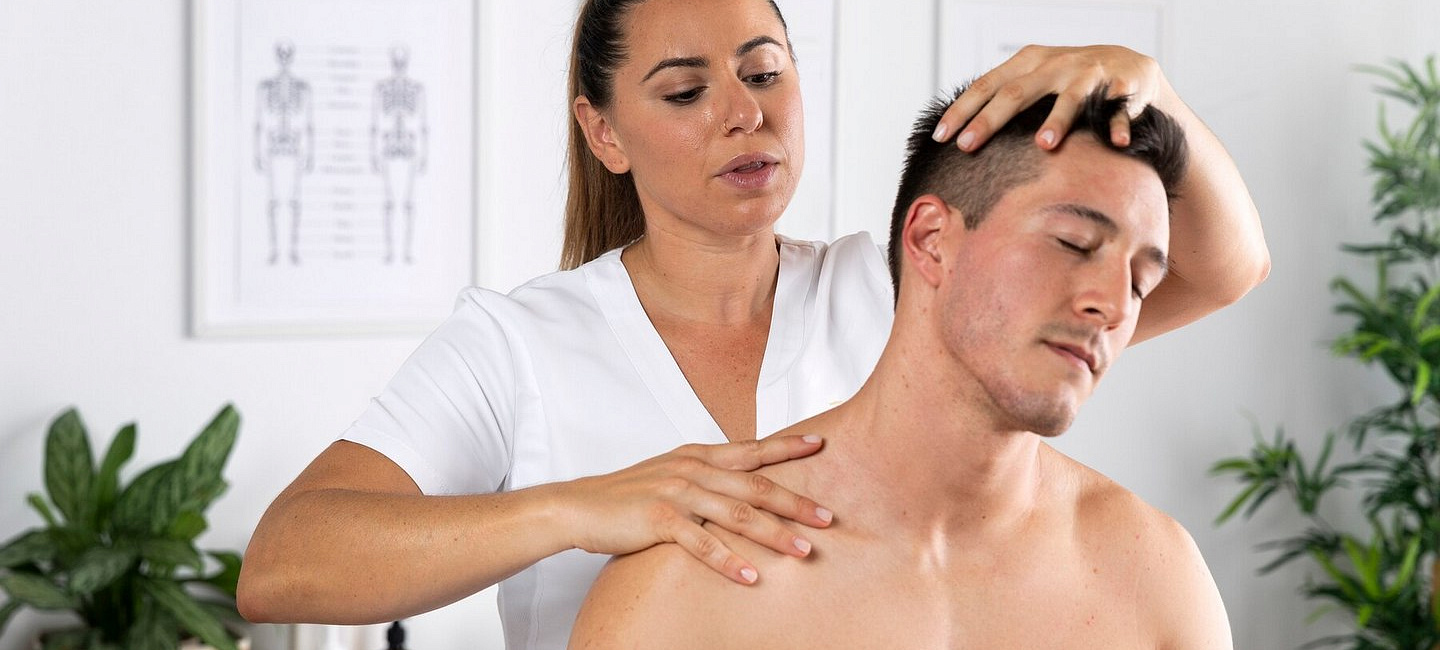 Что может вылечить мануальный терапевт?
